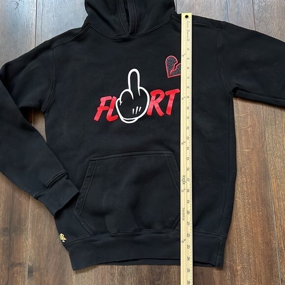 Flirt FU Middle Finger Heartbroken Hoodie Sweatshirt size Small Black Red Heart - Picture 13 of 15